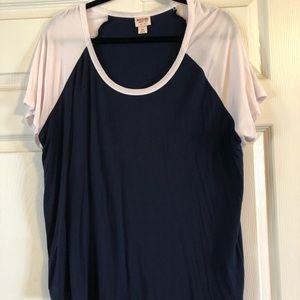 Navy blue/white shirt